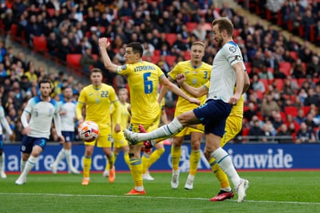 Harry Kane scores the opener for England!