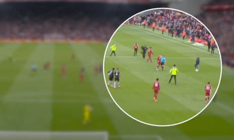 The Linesman appears to elbow Andy Robertson!